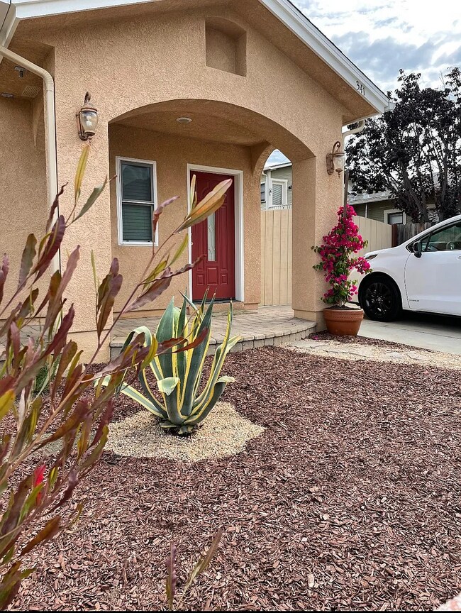 341 Franklin Ln in Ventura, CA - Building Photo - Building Photo