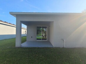 866 Friendship Cir in La Belle, FL - Foto de edificio - Building Photo