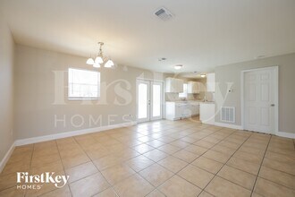 2326 Barcelona Ave in Ft. Myers, FL - Foto de edificio - Building Photo