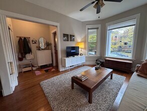 2251 W Giddings St in Chicago, IL - Building Photo - Building Photo