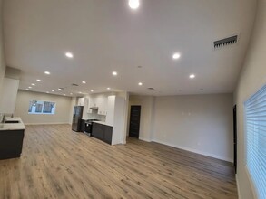 10934 Nettleton St in Sun Valley, CA - Foto de edificio - Building Photo