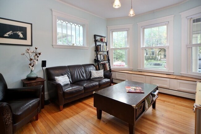 38 Maple Ave in Cambridge, MA - Building Photo - Building Photo
