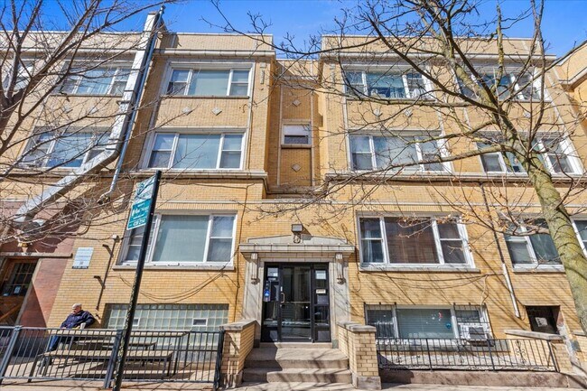 444 W Arlington Pl, Unit # 02