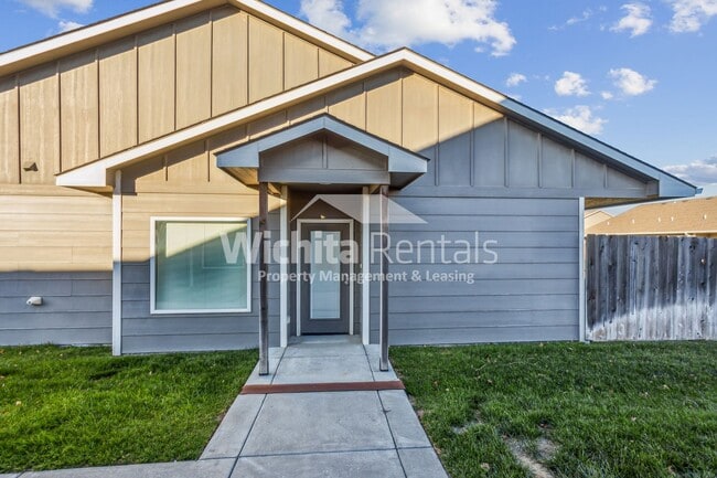 5518 N Edwards Cir in Wichita, KS - Building Photo - Building Photo