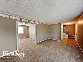 6832 Chilham Dr in Florissant, MO - Foto de edificio - Building Photo