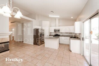3016 Myrtle Creek Ct in North Las Vegas, NV - Foto de edificio - Building Photo