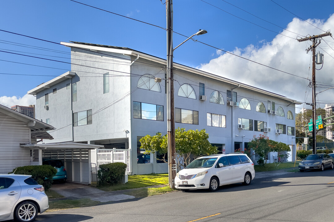 Makiki Crescent in Honolulu, HI - Building Photo