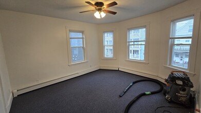 40 Brackett St, Unit 1 in Boston, MA - Building Photo - Building Photo