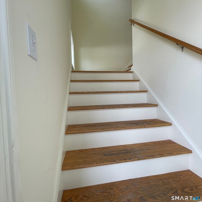 157 W Main St in East Lyme, CT - Building Photo - Building Photo