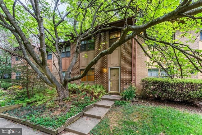 2004 Headlands Cir in Reston, VA - Foto de edificio - Building Photo