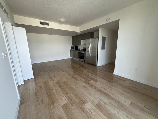 1524 NE Miami Pl, Unit B1 in Miami, FL - Building Photo - Building Photo