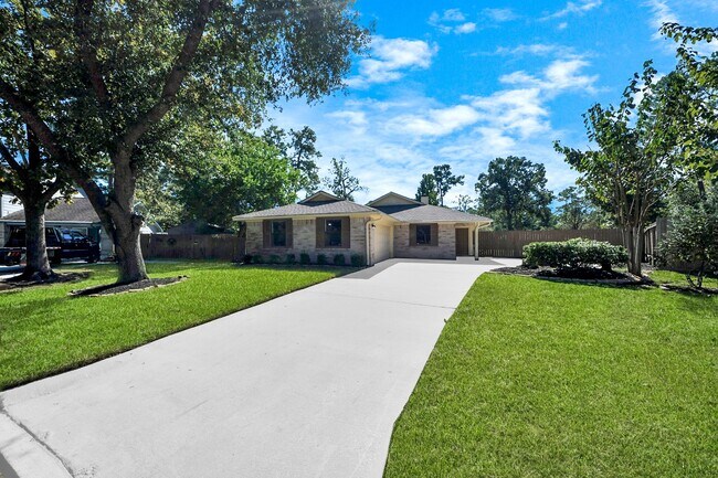 2102 Rolling Glen Dr in Spring, TX - Building Photo - Building Photo