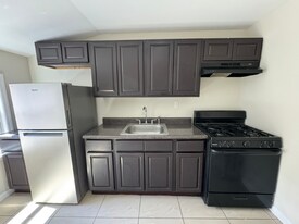 18-20-20 Lanark Ave in Newark, NJ - Building Photo