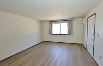 1306 Poplar St in Caldwell, ID - Building Photo - Building Photo