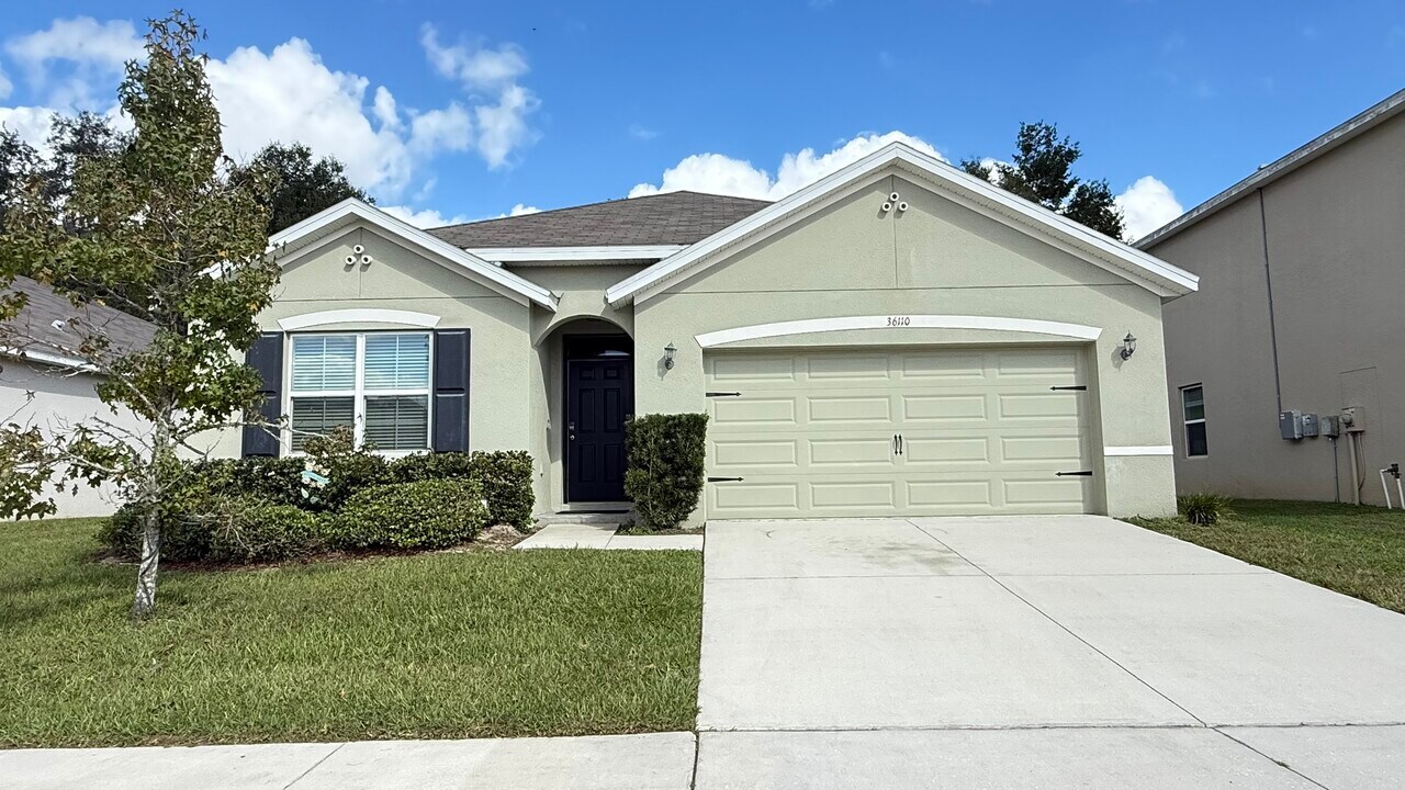 36110 Jenny Lynne Cir in Zephyrhills, FL - Building Photo