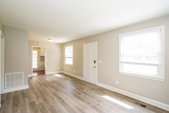 1310 Venus Dr in Nashville, TN - Building Photo - Building Photo