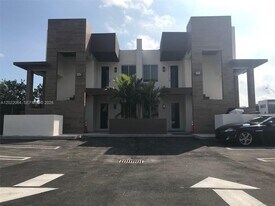 810 E 32nd St in Hialeah, FL - Building Photo