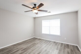 2847 Park Pl Dr in Grand Prairie, TX - Building Photo - Building Photo