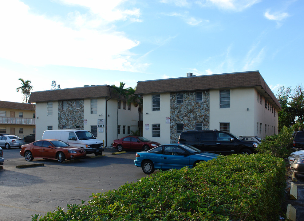 Fillmore Gardens in Hollywood, FL - Building Photo