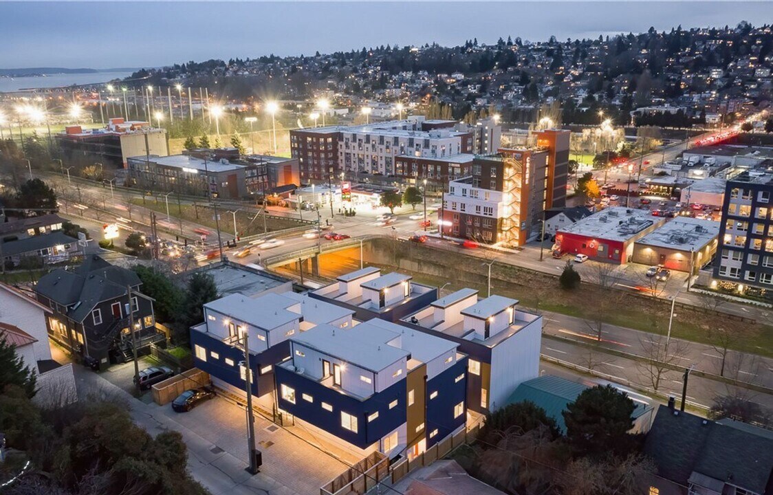 3214 15th Ave W in Seattle, WA - Building Photo