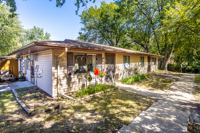 Brookside Apartments 317 SE Jacobs St, Gri... in Grimes, IA - Building Photo - Building Photo