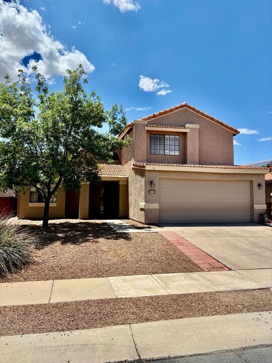 8863 N Willeta Dr in Tucson, AZ - Building Photo