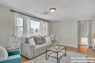 74-76 Dunboy Unit 2 in Boston, MA - Foto de edificio - Building Photo