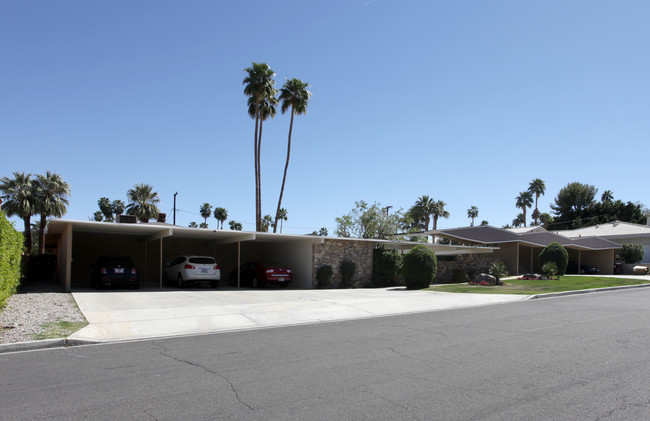 46100 Ocotillo Dr in Palm Desert, CA - Building Photo - Building Photo