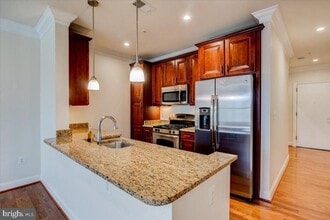 1023 N Royal St in Alexandria, VA - Foto de edificio - Building Photo