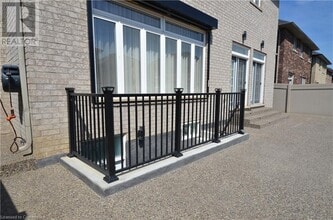 187 Chambers Dr in Ancaster, ON - Building Photo - Building Photo