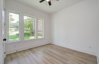 1802 Rollingwood Dr in Huntsville, TX - Building Photo - Building Photo