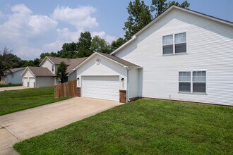 5015 CARRIE RIDGE Dr in Columbia, MO - Building Photo - Building Photo