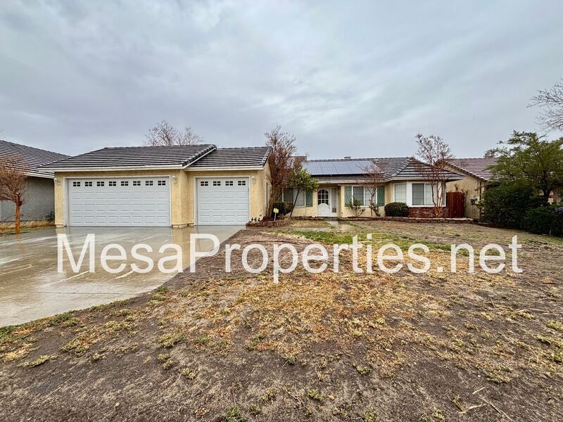 14620 Owens River Rd in Victorville, CA - Building Photo