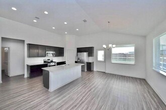 16829 Aventura Ave in Pflugerville, TX - Foto de edificio - Building Photo