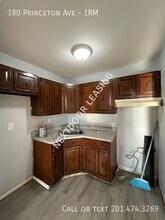 180 Princeton Ave in Jersey City, NJ - Building Photo - Building Photo