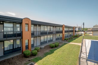 The Dels - Pittsburg in Pittsburg, KS - Foto de edificio - Building Photo