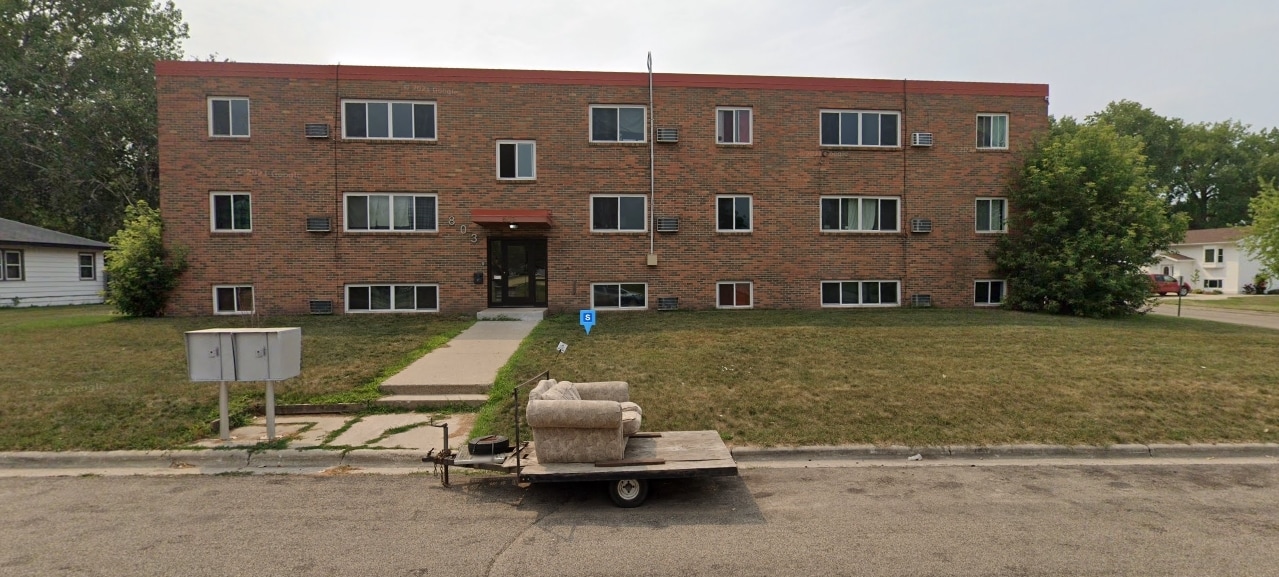 803 9th St in Hawley, MN - Foto de edificio