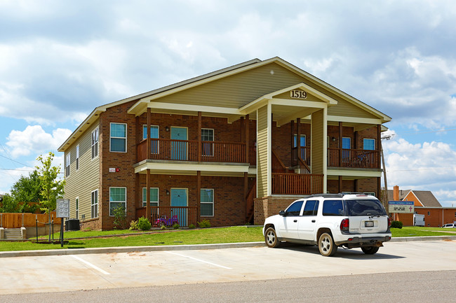 1511-1519 W London St in El Reno, OK - Foto de edificio - Building Photo