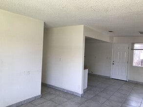 1026 S Williams St in Bakersfield, CA - Building Photo - Building Photo