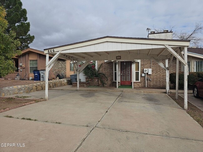 property at 846 El Arco Dr