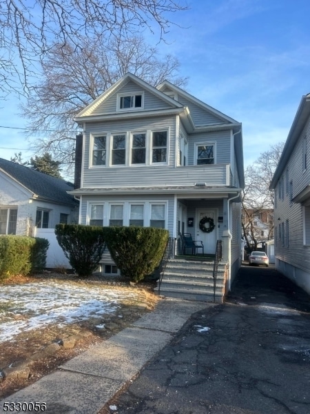 30 E Henry St in Linden, NJ - Building Photo