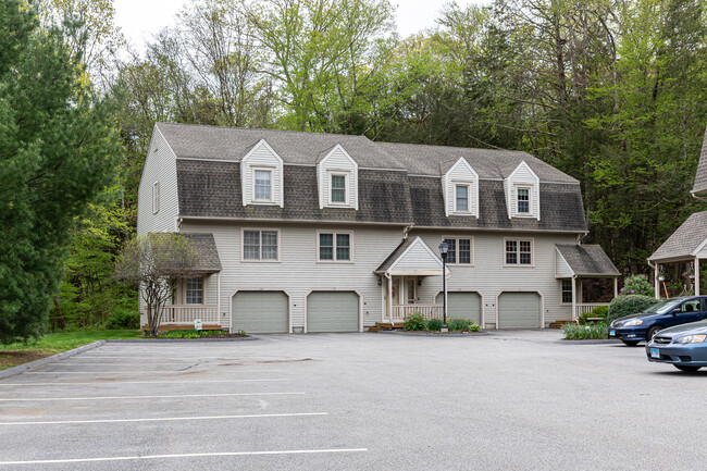 Country Living in Torrington, CT - Building Photo - Building Photo