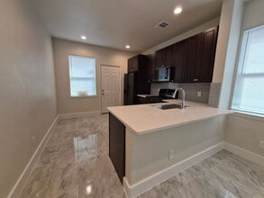 9745 Black Gum in Willis, TX - Foto de edificio - Building Photo