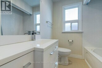 219 Betty Ann Dr in Toronto, ON - Building Photo - Building Photo