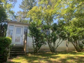 1607 Jackson Bluff Rd in Tallahassee, FL - Building Photo