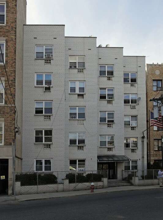 61 Tonnele Ave in Jersey City, NJ - Building Photo