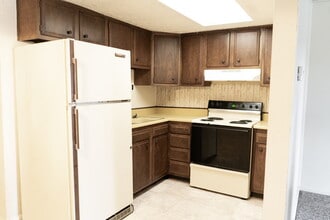 1228 E Dawn Dr in Terre Haute, IN - Building Photo - Building Photo