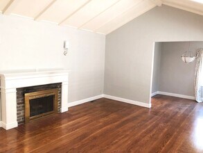 5627 Cabot Dr in Oakland, CA - Building Photo - Building Photo