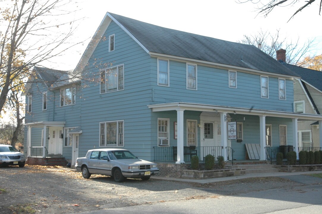 66 Main St in Succasunna, NJ - Foto de edificio