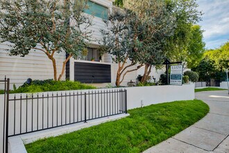 Weddington in Sherman Oaks, CA - Foto de edificio - Building Photo